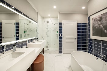 Aspen Tower Executive Suite II