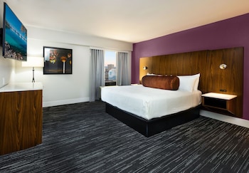 Cedar Tower Skyline Suite