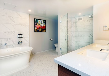 Cedar Tower Skyline Suite