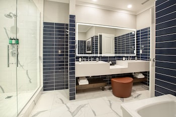 Aspen Tower Signature Suite II