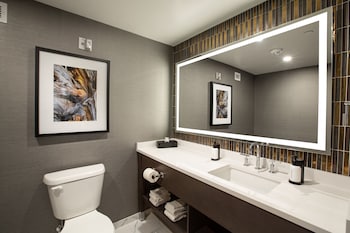 Aspen Tower Signature Suite II ADA