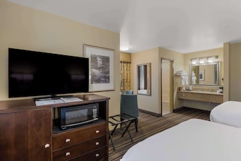 Standard Room, 2 Double Beds, Non Smoking, Refrigerator & Microwave (with Sofabed)