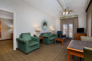 Suite, 1 King Bed, Non Smoking