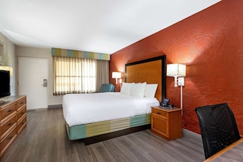 Deluxe Room, 1 King Bed, Non Smoking