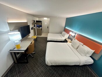 Room, 2 Queen Beds, Non Smoking