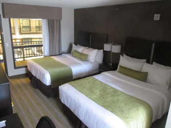Standard Room, 2 Queen Beds, Refrigerator & Microwave, Poolside (1st Floor)