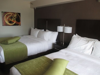 Suite, 2 Bedrooms, Refrigerator & Microwave, Poolside (1st Floor)