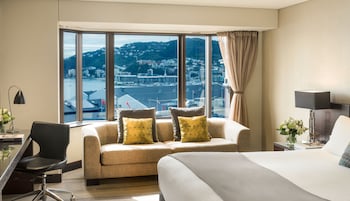 Junior Suite, 1 King Bed, Club Lounge Access (Harbourfront)