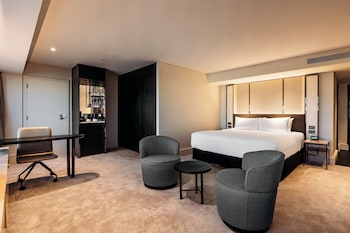 Classic Room, 1 King Bed (Low Floor)