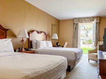 Room, 2 Queen Beds (Courtyard)