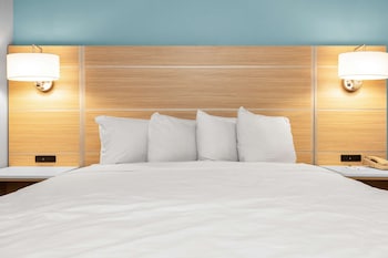 Standard Room, 1 King Bed, Non Smoking, Refrigerator & Microwave