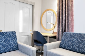 Suite, 1 King Bed, Non Smoking, Fireplace (Walk-in Shower;with Sofabed)