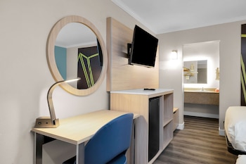 Standard Room, 2 Double Beds, Non Smoking, Refrigerator & Microwave