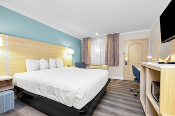 Standard Room, 1 King Bed, Non Smoking, Refrigerator & Microwave