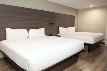Deluxe Suite, Non Smoking (2 King Beds)