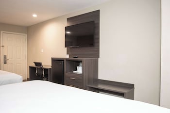 Deluxe Suite, Non Smoking (2 King Beds)