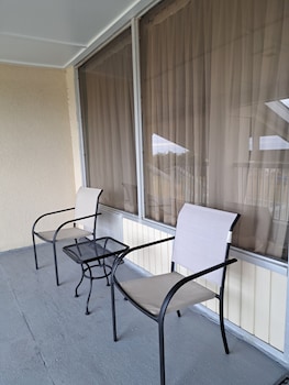 Room, 2 Double Beds, Non Smoking (Limited Views, 1st Floor)