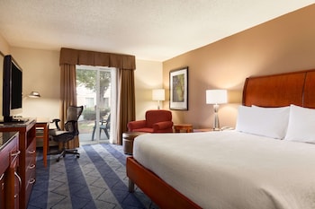 One king bed scenic view