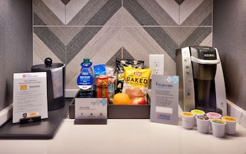 Room, 2 Queen Beds (Drinks & Snacks)