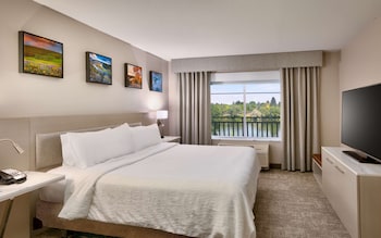 King Riverview Suite