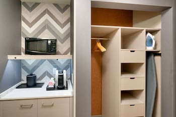 Room, 2 Queen Beds (Drinks & Snacks)