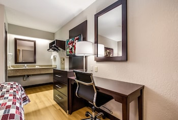 Standard Room, 1 King Bed (Smoke Free)