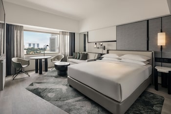 Deluxe Room, 1 King Bed, City View
