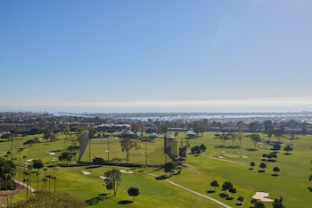 Room, 1 King Bed, Ocean View (Mobility/Hearing Access, Roll-in Shwr)
