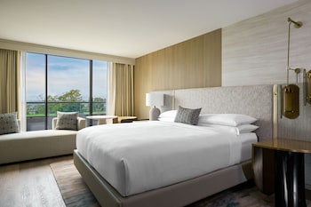 Sanctuary Retreat, Guest Room 1 King, Partial Ocean View, Fairway