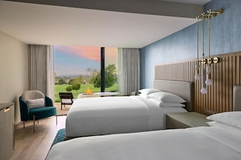 Room, 2 Queen Beds, Golf View