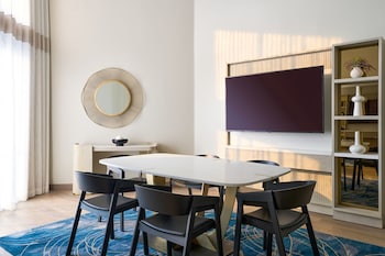 Suite, 1 King Bed, Ocean View