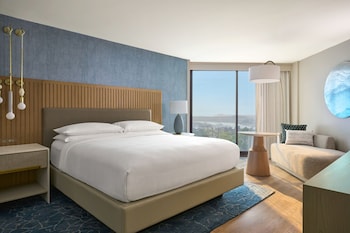 Suite, 1 King Bed, Ocean View