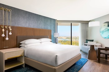 Room, 1 King Bed, Partial Ocean View