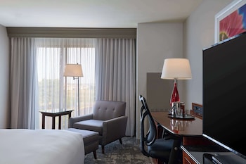 Room, 1 King Bed, Accessible (Hearing)