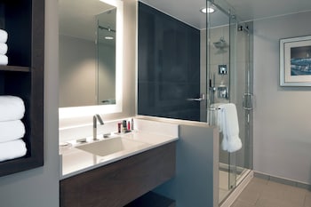Junior Suite, 1 King Bed, Corner (View)