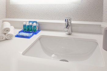 Standard Room, 1 Queen Bed, Accessible (Roll-In Shower)
