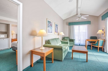 1 King Bed, One-Bedroom Suite, Non-Smoking