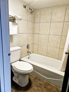 Standard Room, 1 Queen Bed, Accessible