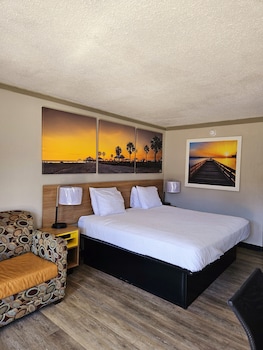 Standard Room, 1 King Bed, Smoking