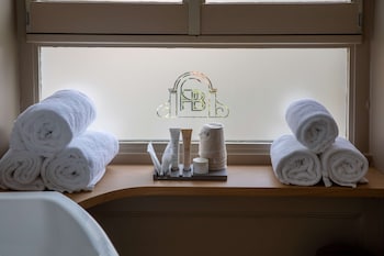 Deluxe Suite, 1 Queen Bed, Non Smoking