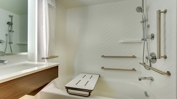 Standard Room, 1 King Bed, Accessible (Communications)
