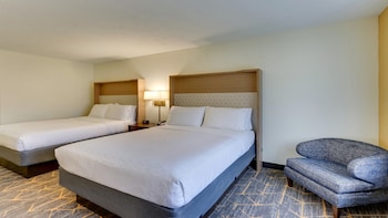 Room, 2 Queen Beds, Golf View