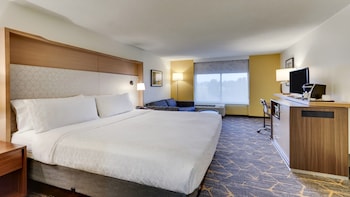 Room, 1 King Bed, Golf View