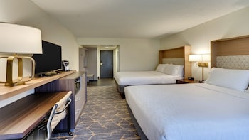 Room, 2 Queen Beds, Accessible, Golf View (Communications)