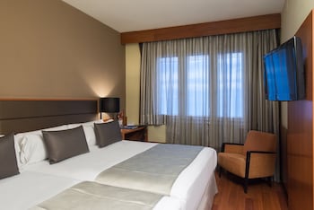 Family Room (2 adults + 2 kids)