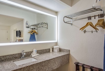Room, 2 Queen Beds, Accessible, Non Smoking