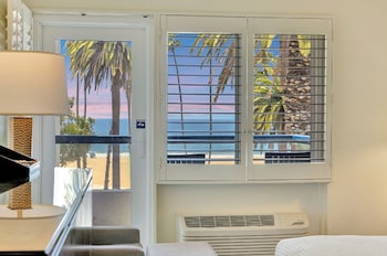 Deluxe Room, 1 King Bed, Balcony, Ocean View