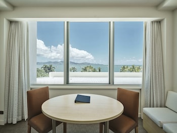 Deluxe Twin Ocean Room