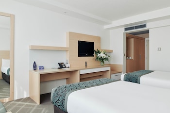 Deluxe Twin Ocean Room