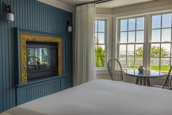 Cottage, 1 King Bed (Pier View)